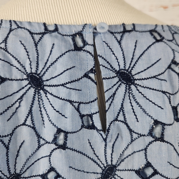 TALBOTS Chambray Floral Eyelet Top 16W - Picture 4 of 8